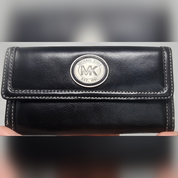 Michael Kors Rare Style Fulton Flap Black Continental Leather Bifold Wallet NWT - Picture 2 of 16